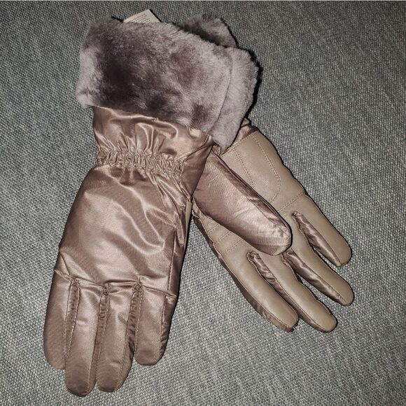 🆕️UGG Shearling-Trim Leather-Palm Gloves water resistant touchscreen📲🧤  … - Picture 13 of 13